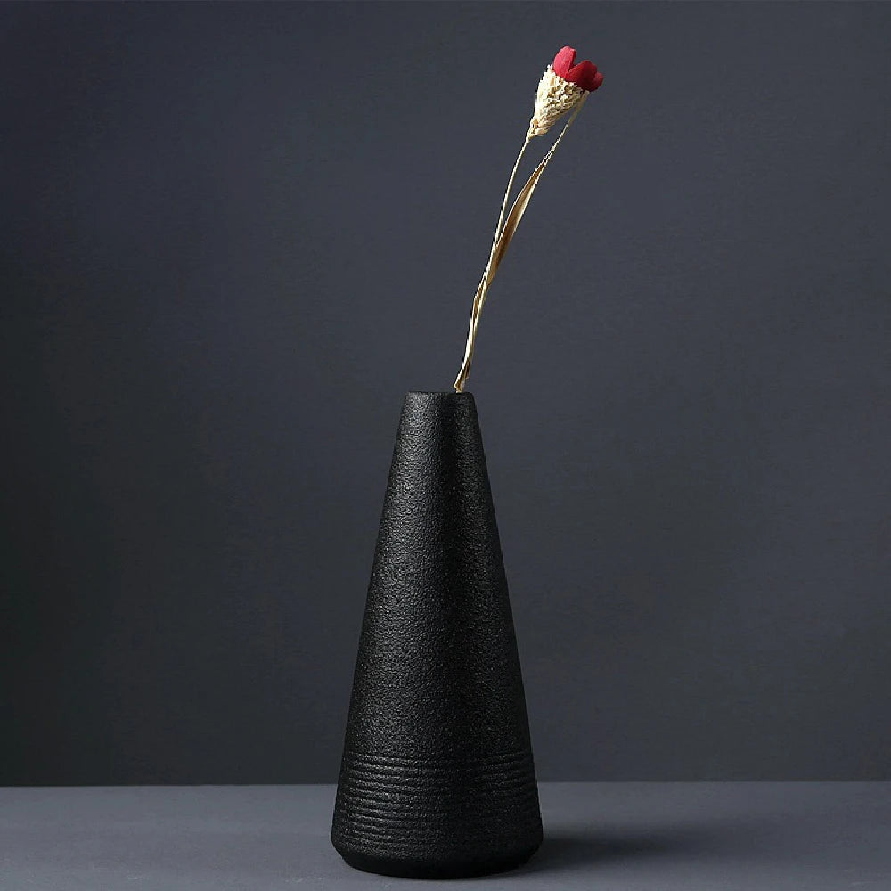 Ceramic small vase, home decoration handicraft desktop decoration, black small vase simple Japanese decoration