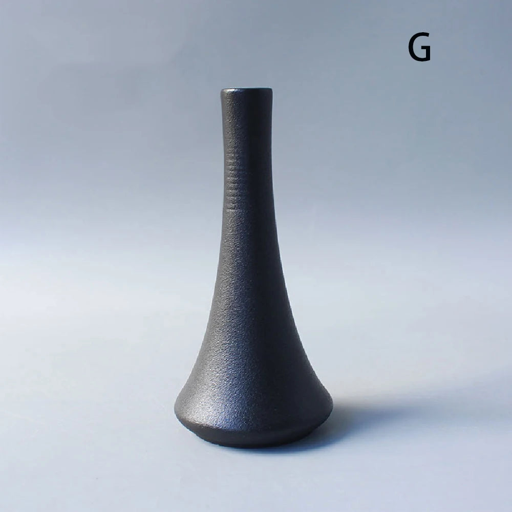 Ceramic small vase, home decoration handicraft desktop decoration, black small vase simple Japanese decoration