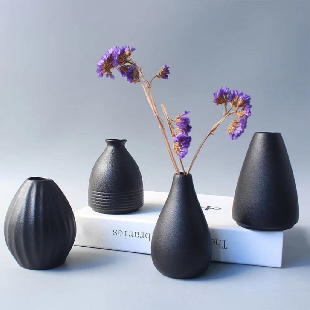 Ceramic small vase, home decoration handicraft desktop decoration, black small vase simple Japanese decoration